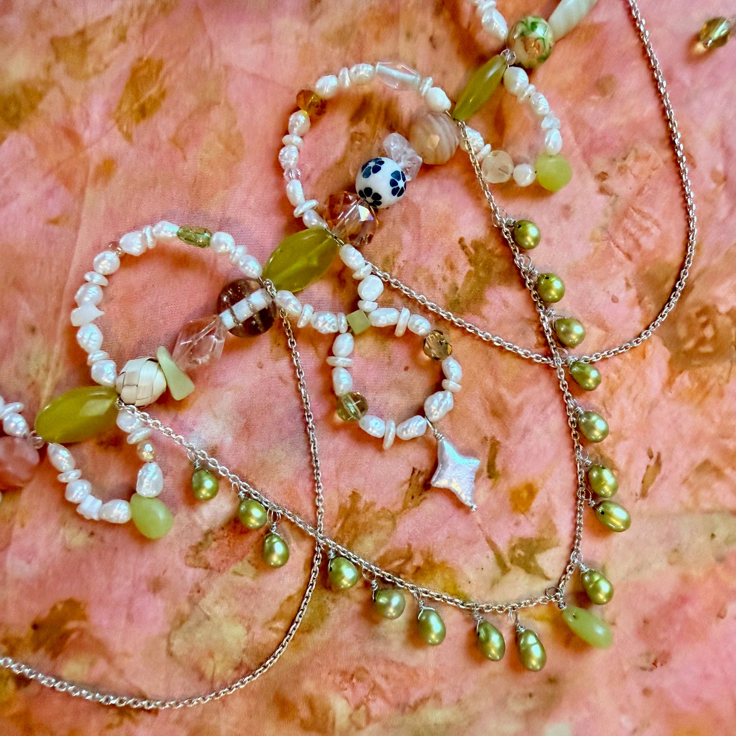 EVERYTHING AT ONCE Choker