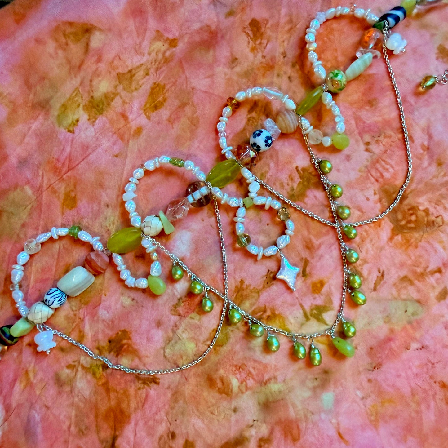 EVERYTHING AT ONCE Choker